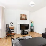 Bright 1Br Flat, East London, 5Min Upton Park Tube