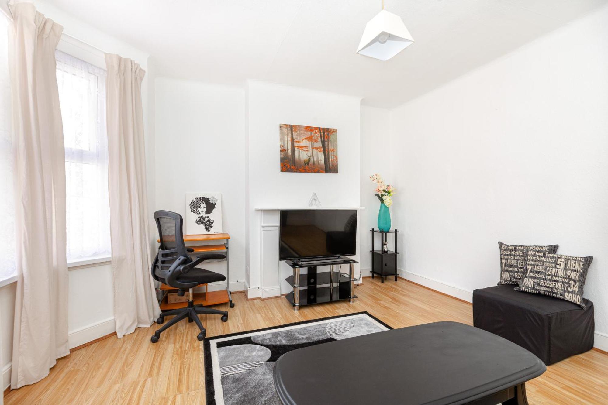 Bright 1br Flat, East London, 5min Upton Park Tube