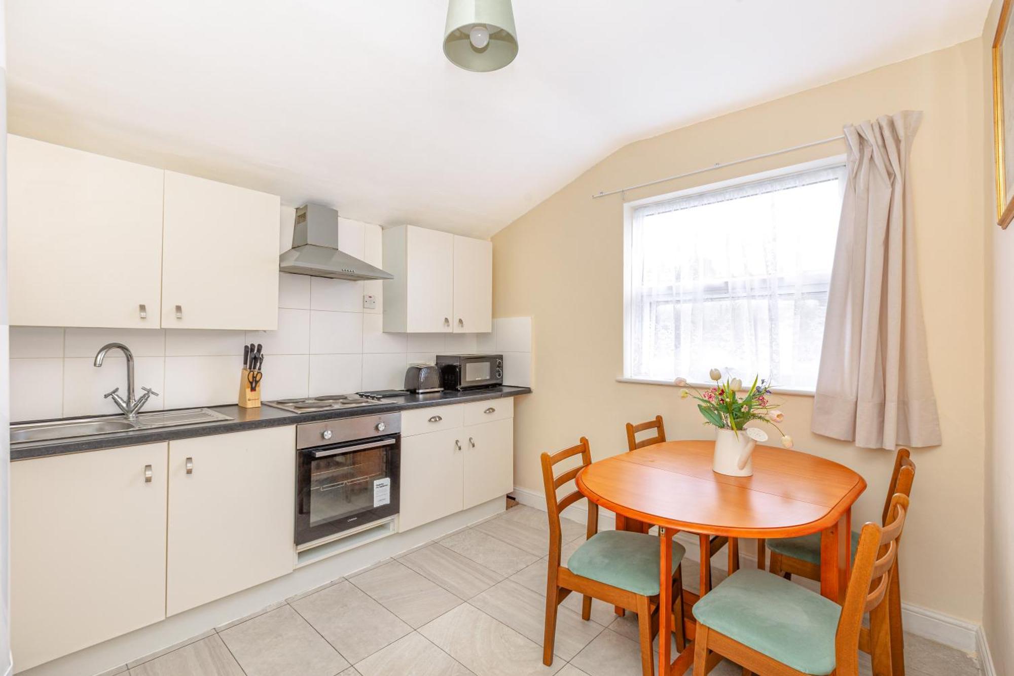 Bright 1br Flat, East London, 5min Upton Park Tube Appartamento *