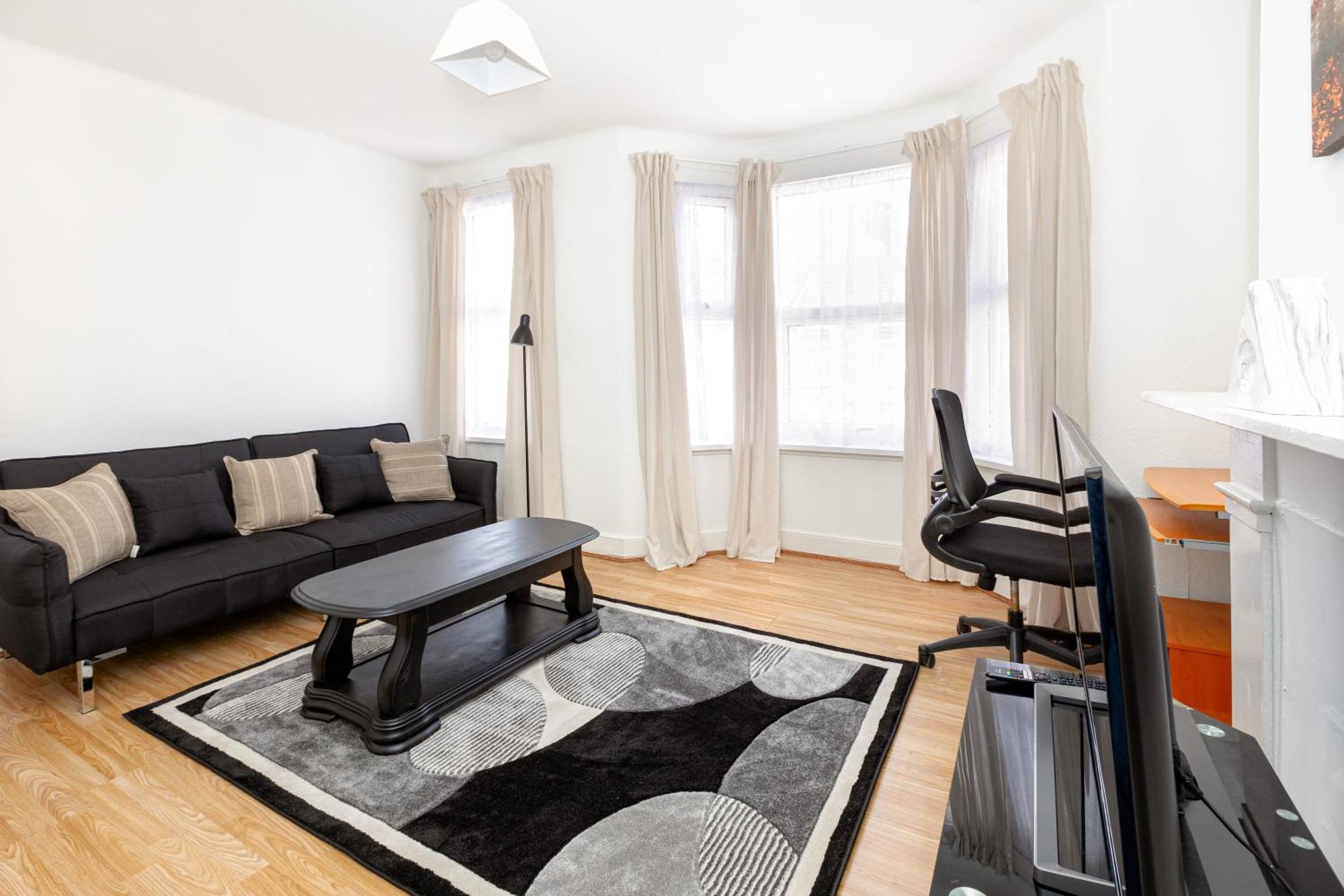 Bright 1br Flat, East London, 5min Upton Park Tube Appartamento